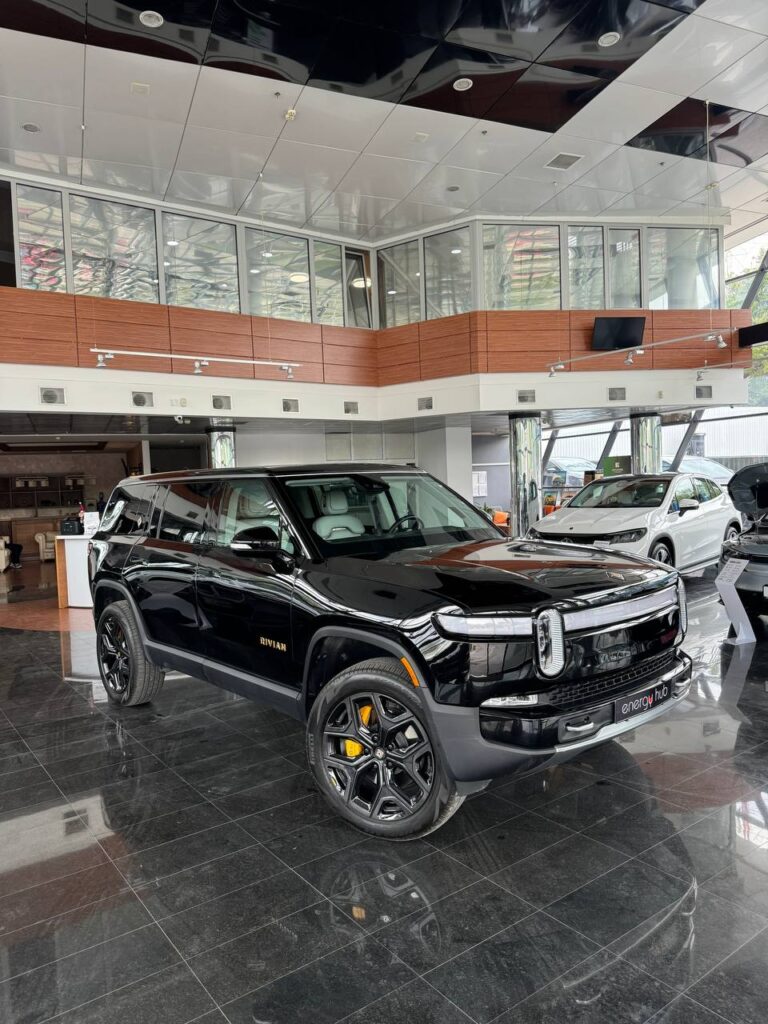 Rivian R1S 2023