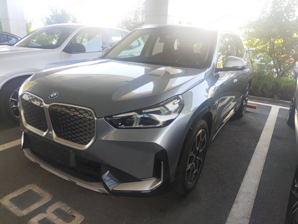 BMW iX1 2024